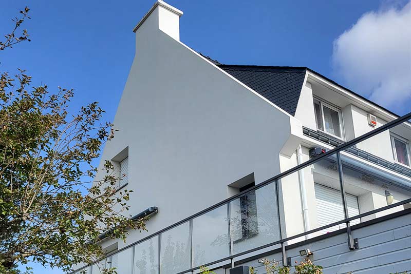 NCJ Habitat : Fabien NICOLAS sur Lorient (56) : Artisan couvreur façadier dans le Morbihan (56) et le Finistère (29) : Expert en travaux de nettoyage démoussage peinture hydrofuge toiture, couverture, zinguerie, ravalement peinture façade et nettoyage des extérieurs. 