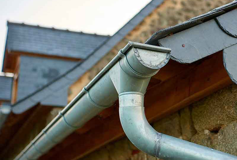 Travaux de toiture et façade  - NCJ Habitat : Fabien NICOLAS couvreur à Lorient (56) : Nettoyage basse pression et le démoussage par pulvérisation de toiture biodégradable et la peinture hydrofuge toiture.  Travaux de couverture, réparation de toiture et de zinguerie :  gouttière, bande de rive, solin.  Ravalement peinture façade : Nettoyage et démoussage, peinture et imperméabilisation hydrofuge façade. Nettoyage des extérieurs : Nettoyage basse pression de vos pavés, dallages, murets, terrasse … Couvreur dans le Morbihan (56) et le Finistère (29)